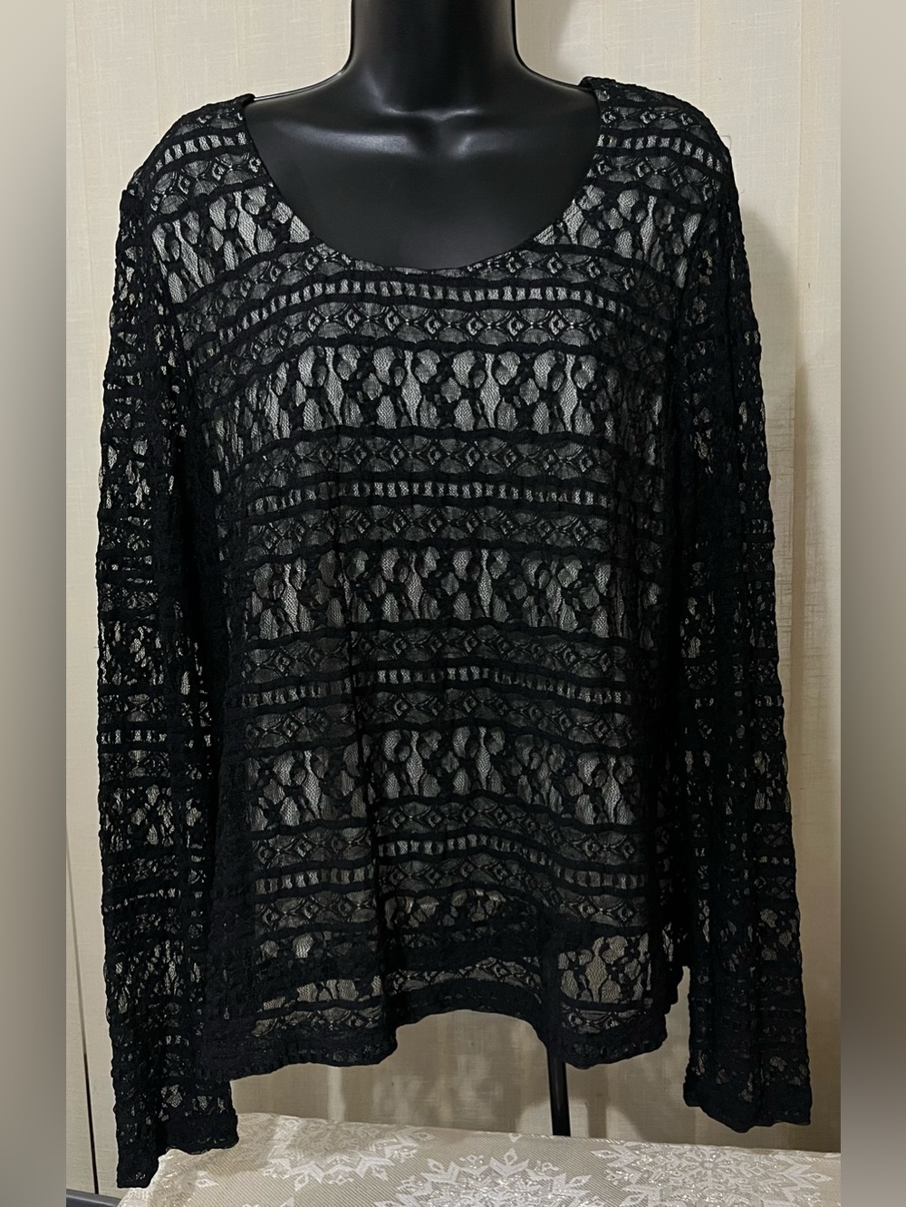 Women’s Dialogue Black Lace Top with Scoop Neckline Size XL EUC